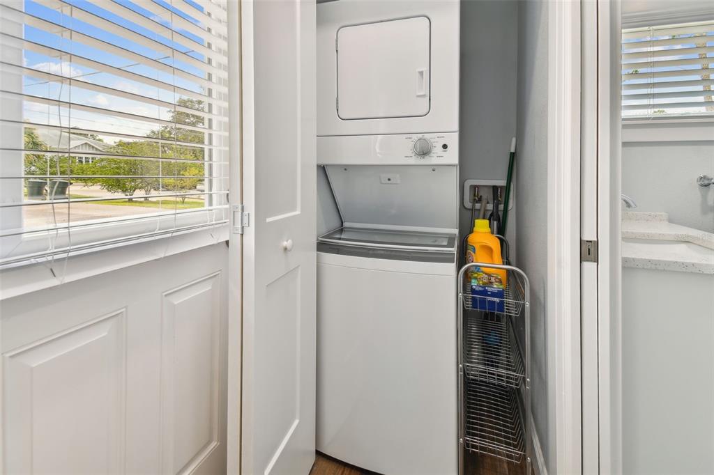 602 Skinner Boulevard Dunedin, FL 34698 - Photo 22 of 27 a utility room with dryer and washer