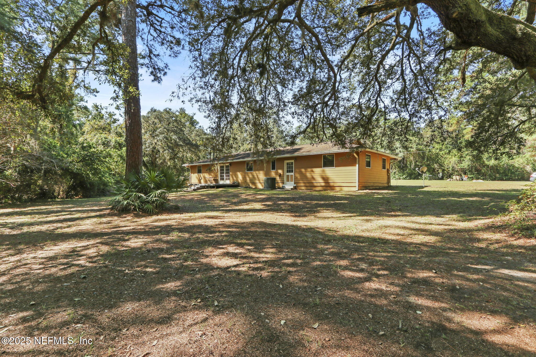 1733 Hereford Road Middleburg, FL 32068 - Photo 39 of 44 a front view of a house with a garden