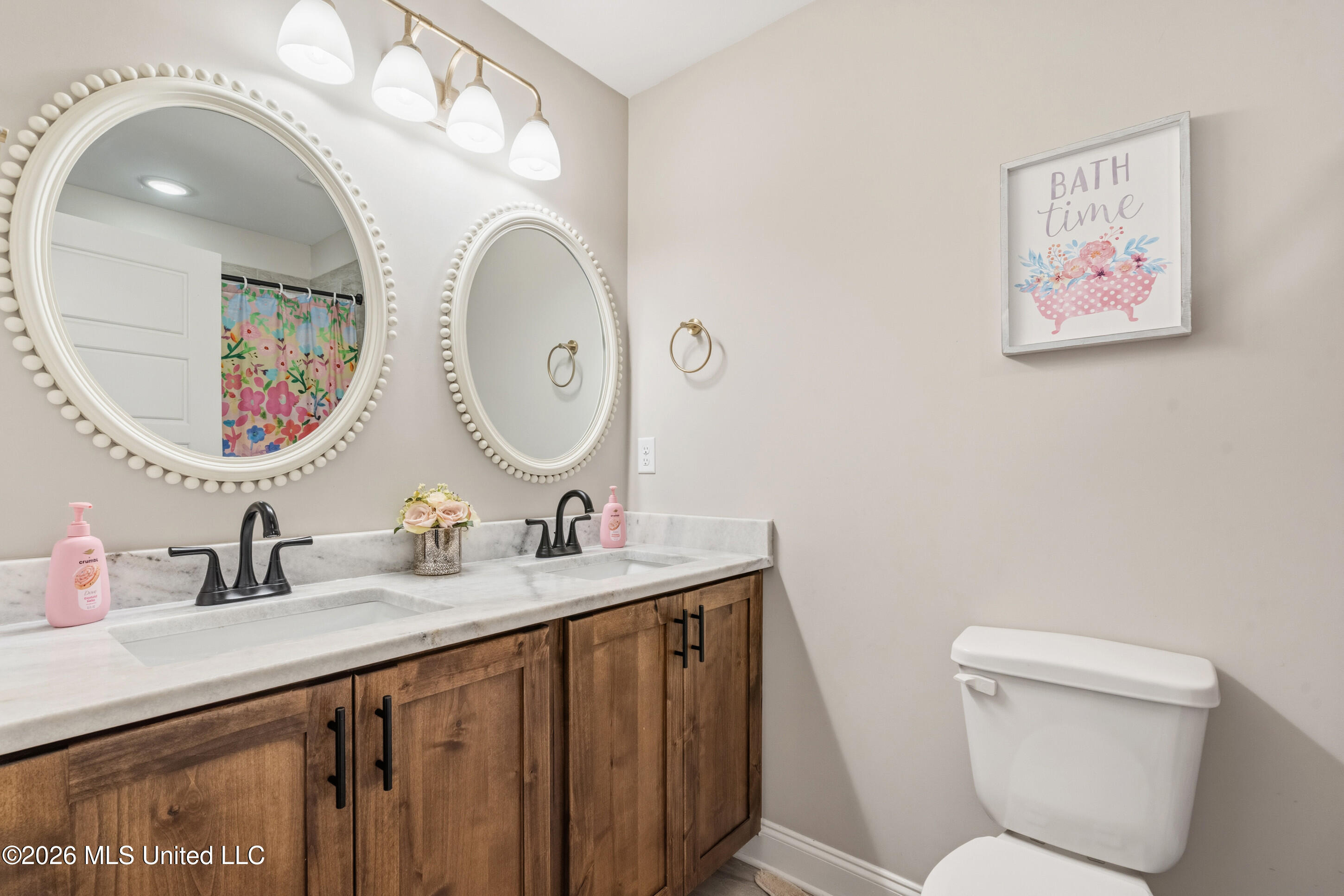 4411 Hunter Cove Hernando, MS 38632 - Photo 22 of 34 Upstairs Bathroom