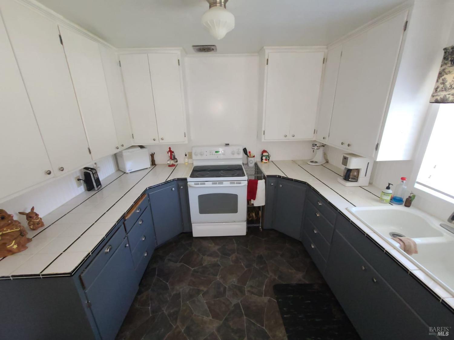 76275 Perry Street Covelo, CA 95428 - Photo 6 of 26