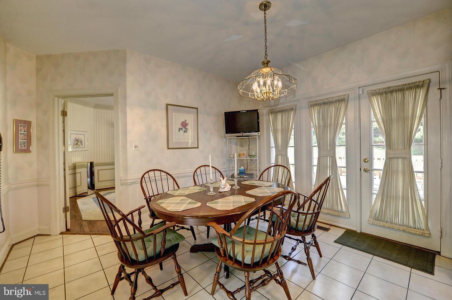 9706 Middleton Ridge Road Vienna, VA 22182 - Photo 11 of 30 Kitchen/Morning Room