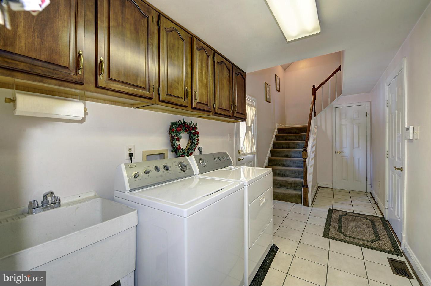 9706 Middleton Ridge Road Vienna, VA 22182 - Photo 16 of 30 Mudroom/Garage Foyer