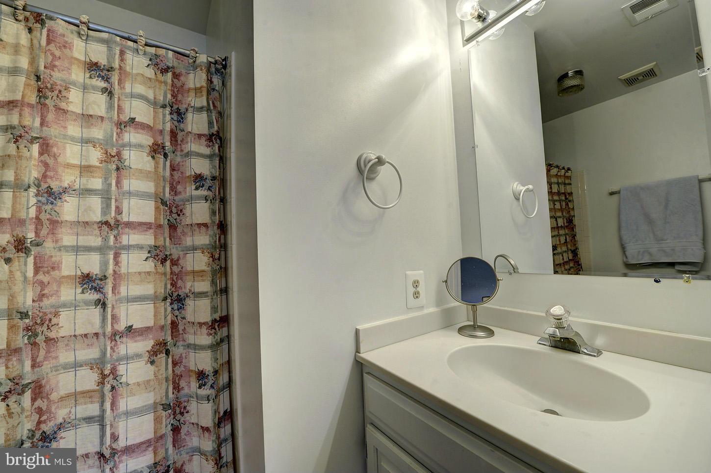 9706 Middleton Ridge Road Vienna, VA 22182 - Photo 24 of 30 Bath 3