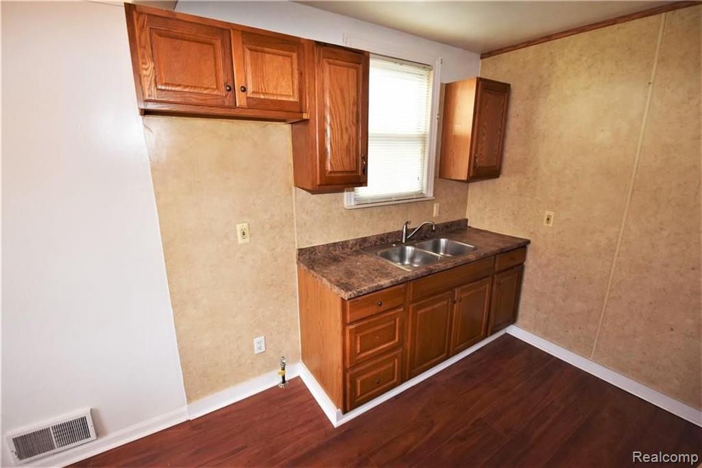 18014 Ruth Street Melvindale, MI 48122 - Photo 4 of 24