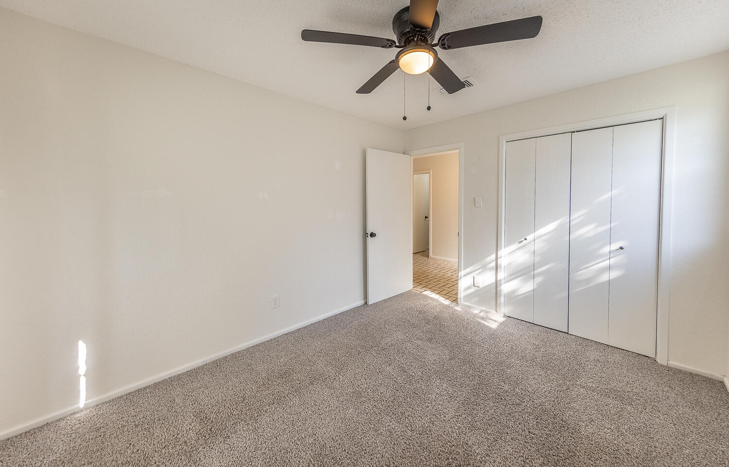 4706 78th Street Lubbock, TX 79424 - Photo 26 of 43 en empty room with ceiling fan and window