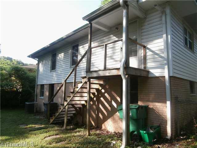 909 Circle High Point High Point, NC 27262 - Photo 2 of 5 Exterior Back.