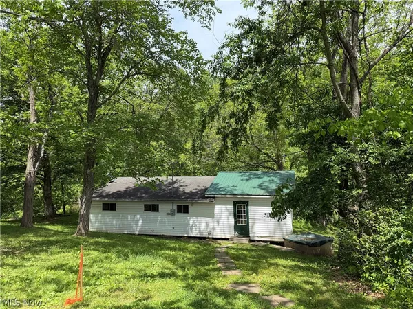 $30,000 | 320 River Lane, Elizabeth, WV 26143