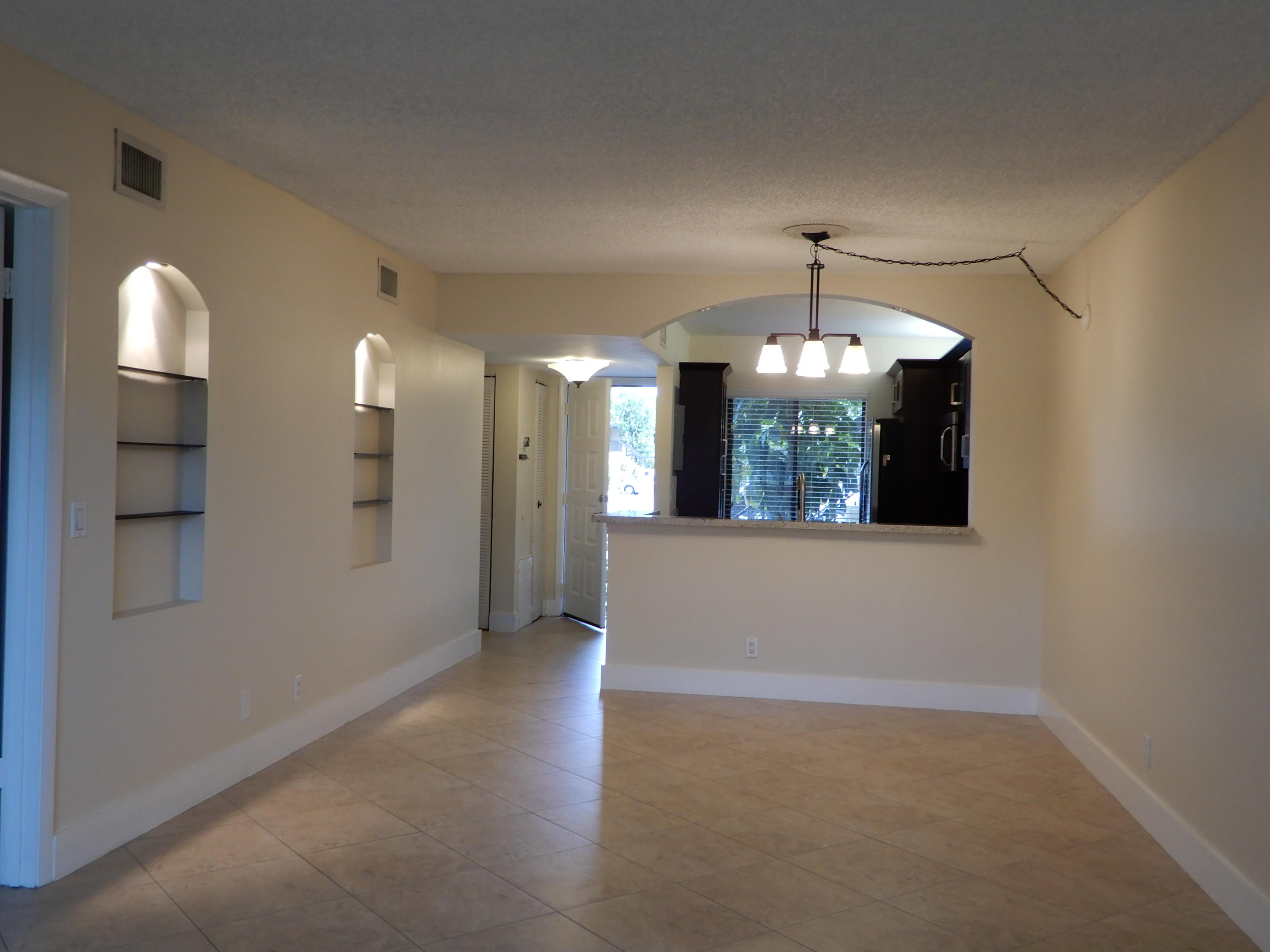 6585 Somerset Drive, Unit 102 Boca Raton, FL 33433 - Photo 6 of 17 6.