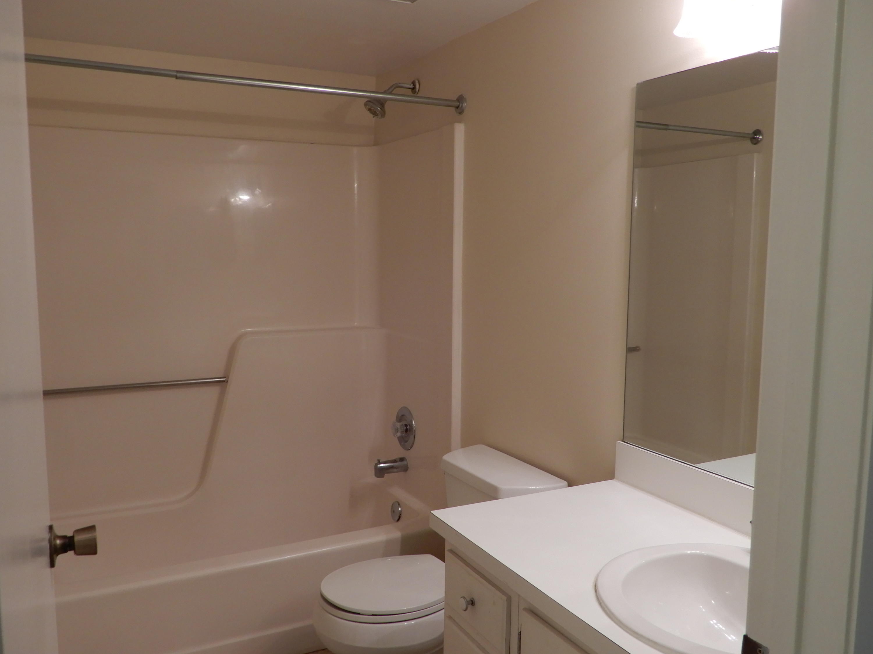 6585 Somerset Drive, Unit 102 Boca Raton, FL 33433 - Photo 10 of 17 10. Second Bathroom