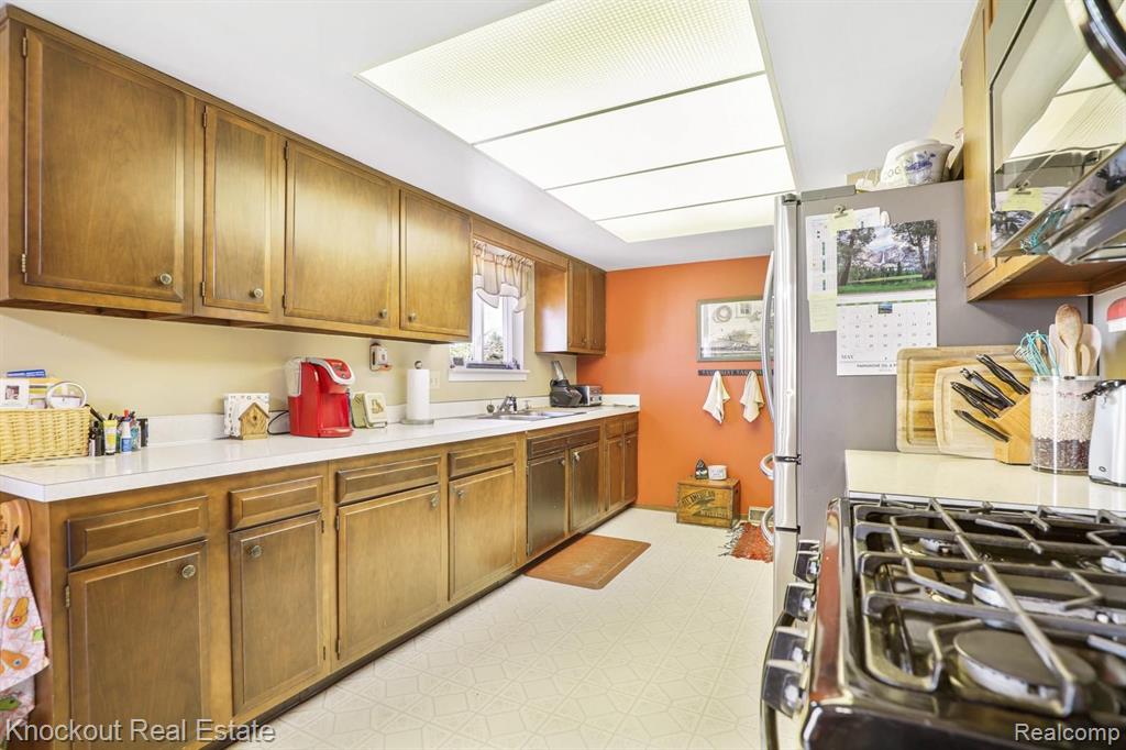 3698 Barnes Road Millington, MI 48746 - Photo 11 of 39
