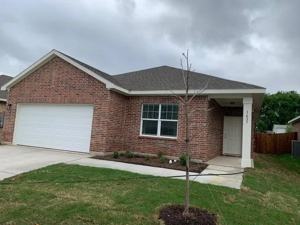 $2,000 | 1637 Shadow Hawk Drive, Fort Worth, TX 76052