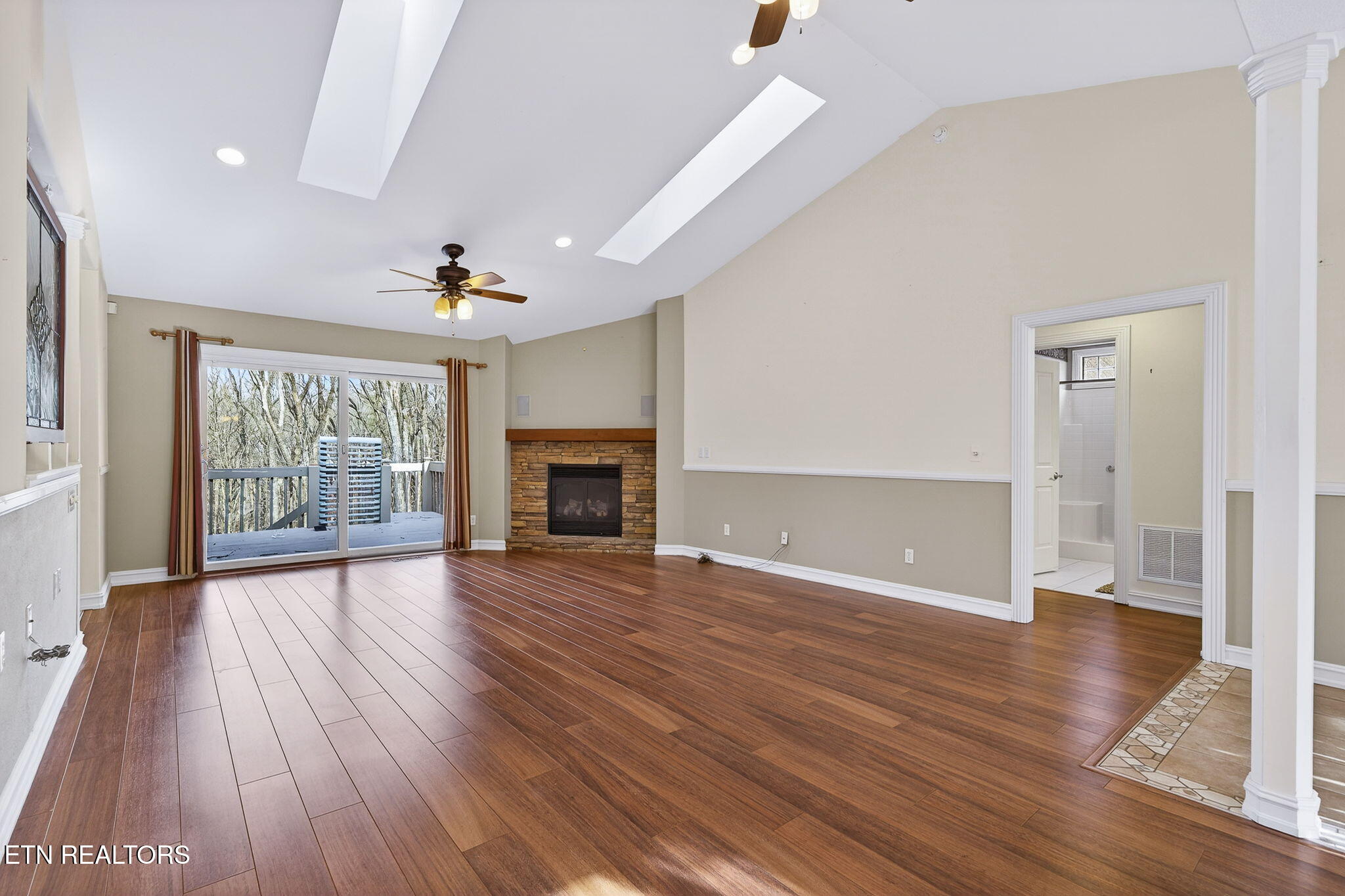 122 Pineridge Loop Crossville, TN 38558 - Photo 13 of 58 Living Area
