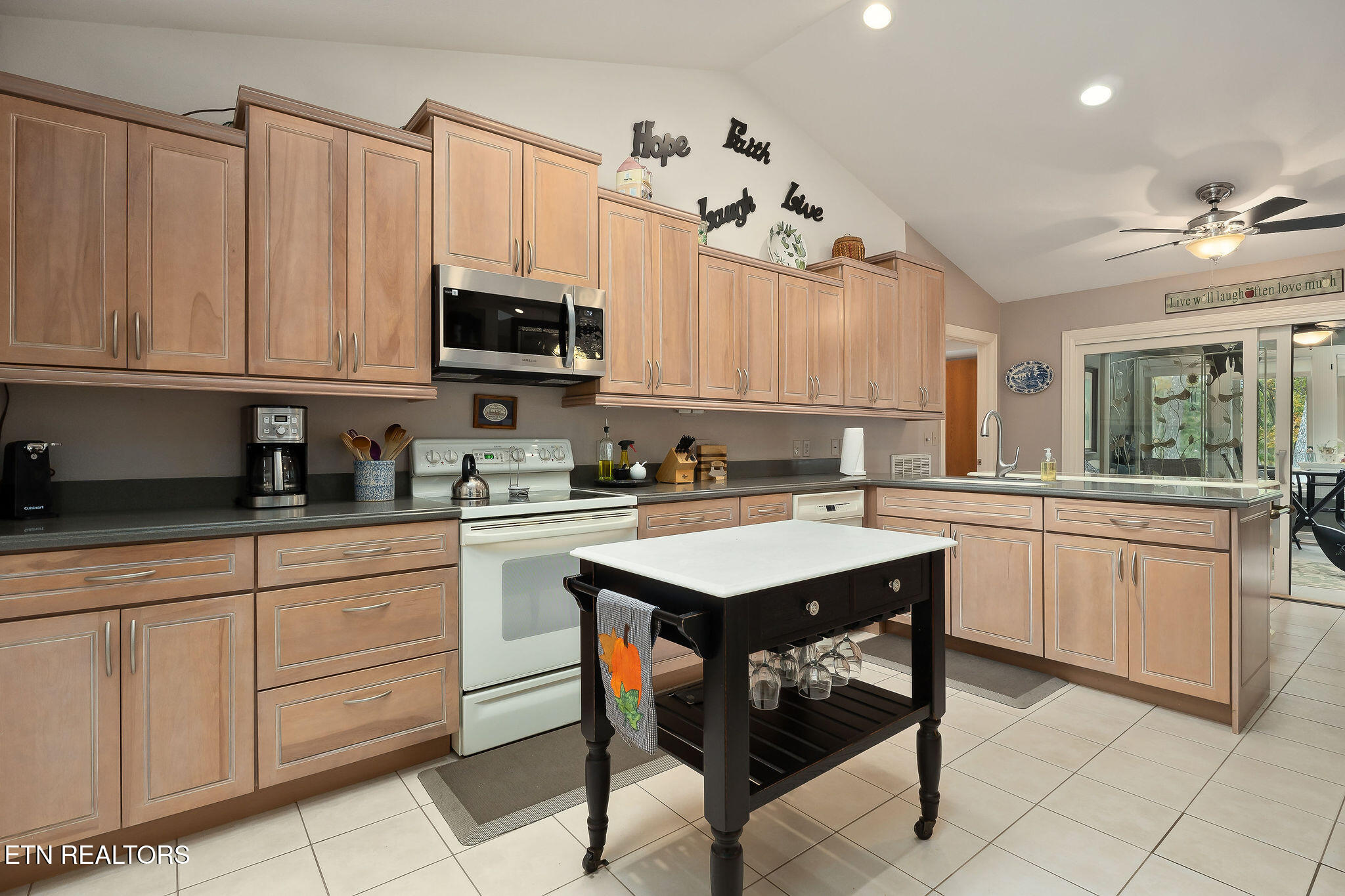 122 Pineridge Loop Crossville, TN 38558 - Photo 16 of 55 Kitchen