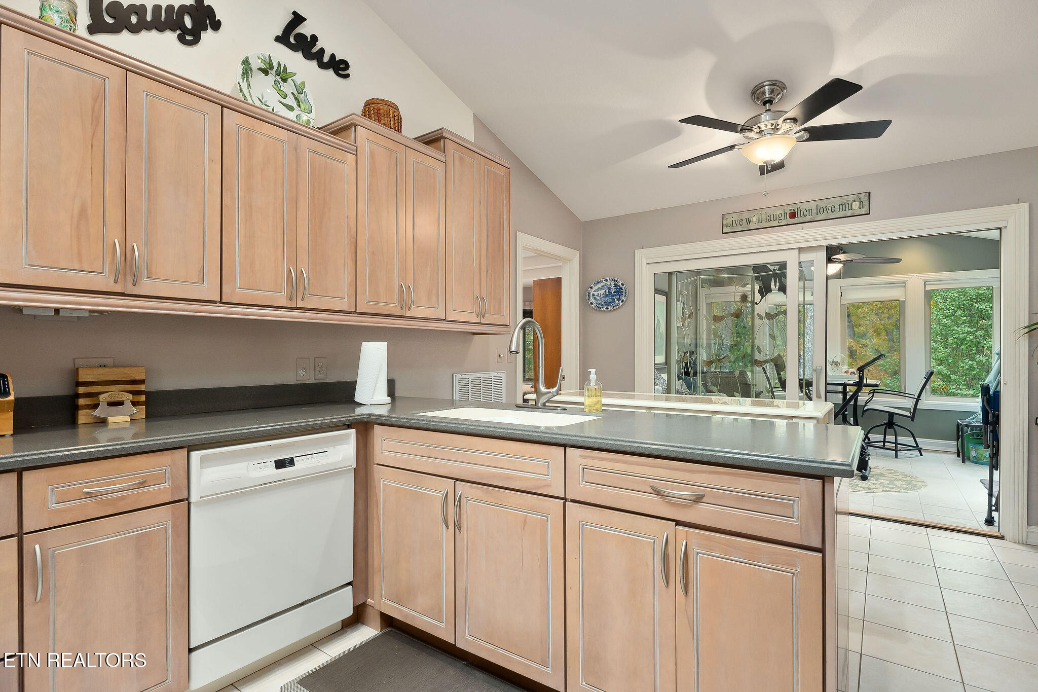 122 Pineridge Loop Crossville, TN 38558 - Photo 17 of 55 Kitchen