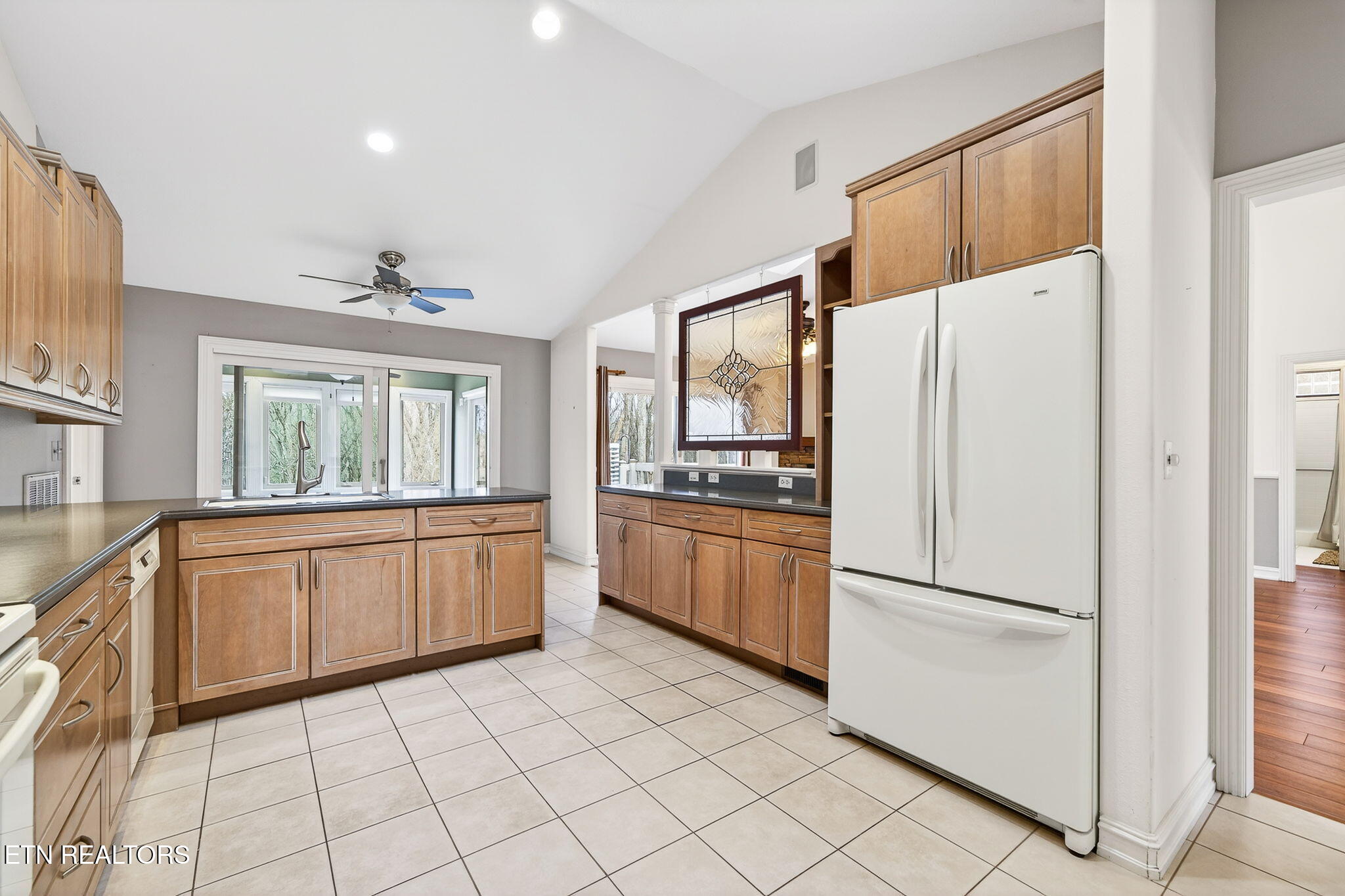 122 Pineridge Loop Crossville, TN 38558 - Photo 18 of 58 Kitchen