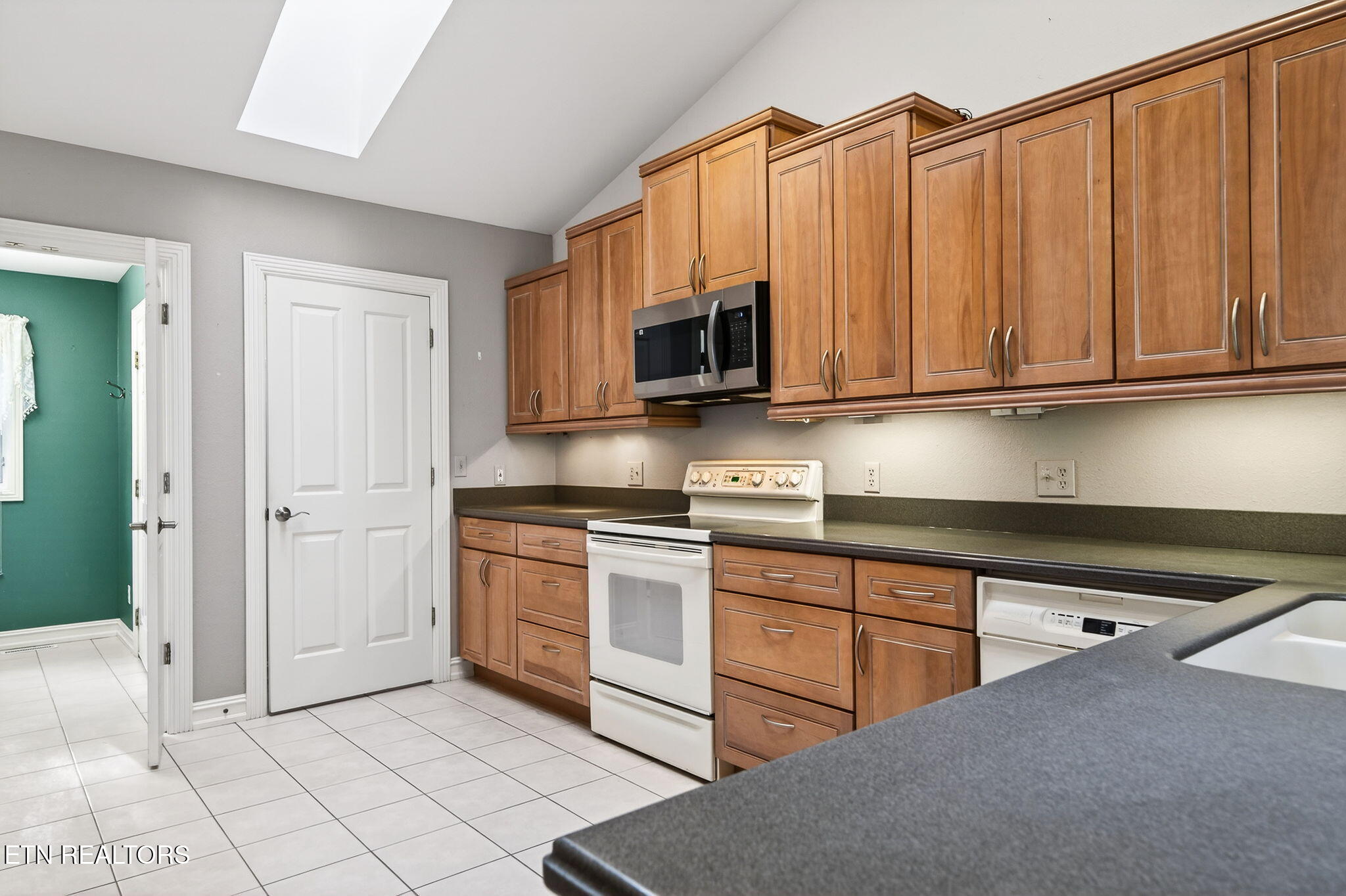 122 Pineridge Loop Crossville, TN 38558 - Photo 19 of 58 Kitchen