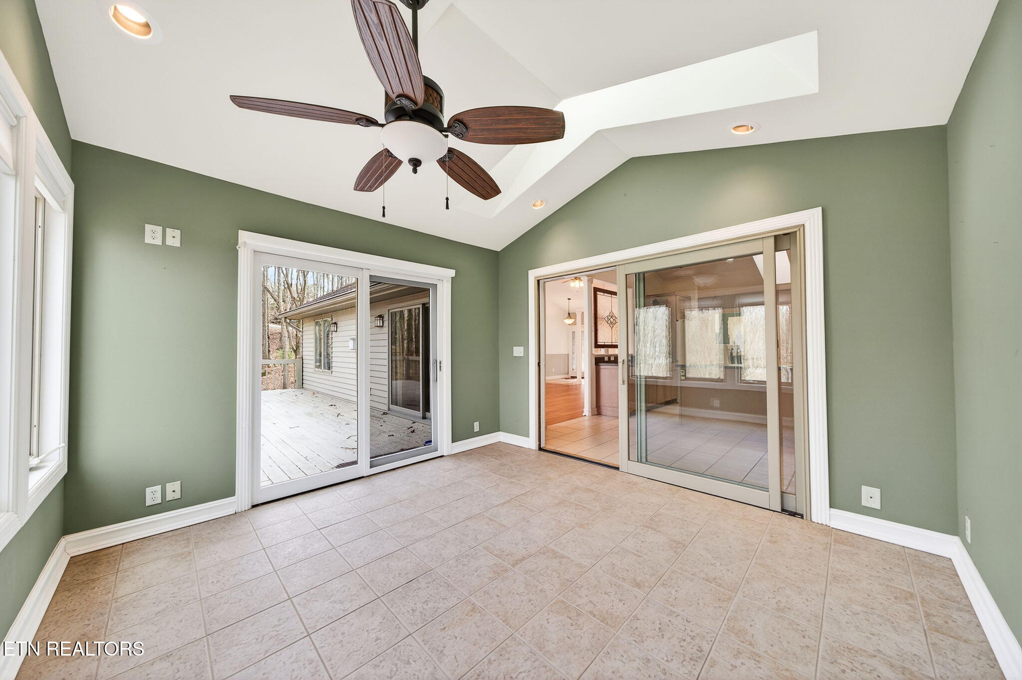 122 Pineridge Loop Crossville, TN 38558 - Photo 20 of 58 Sunroom