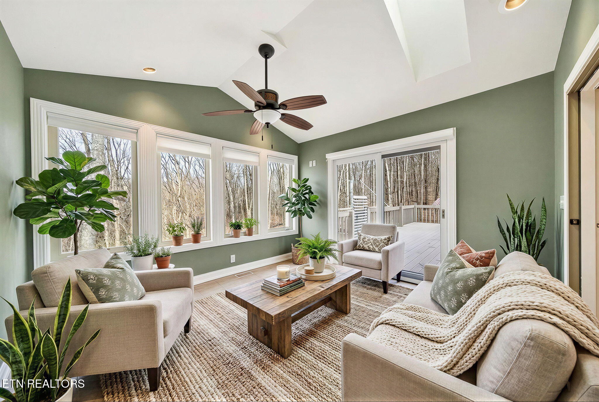 122 Pineridge Loop Crossville, TN 38558 - Photo 22 of 58 Sunroom Staged