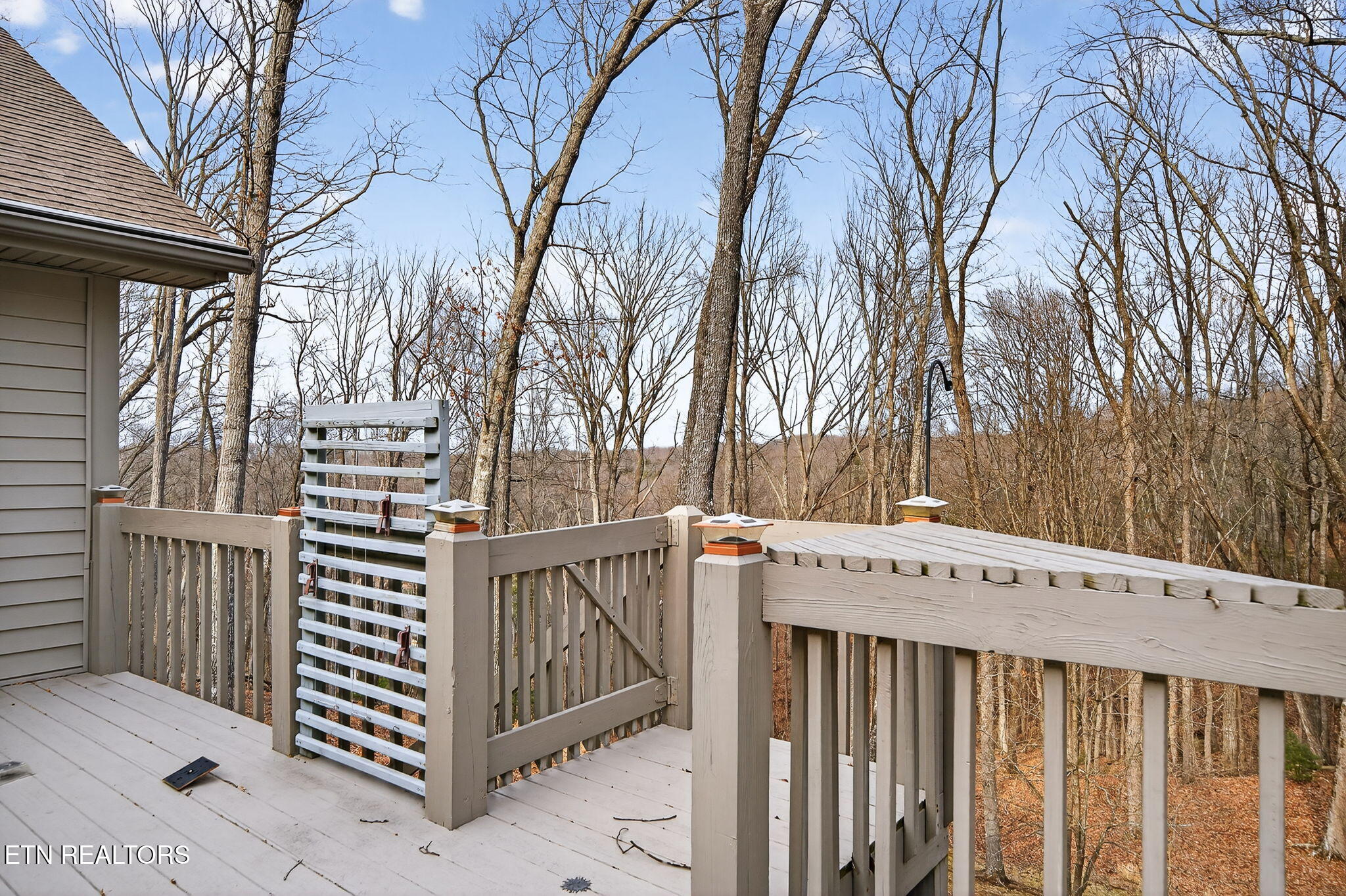 122 Pineridge Loop Crossville, TN 38558 - Photo 26 of 58 Deck Steps