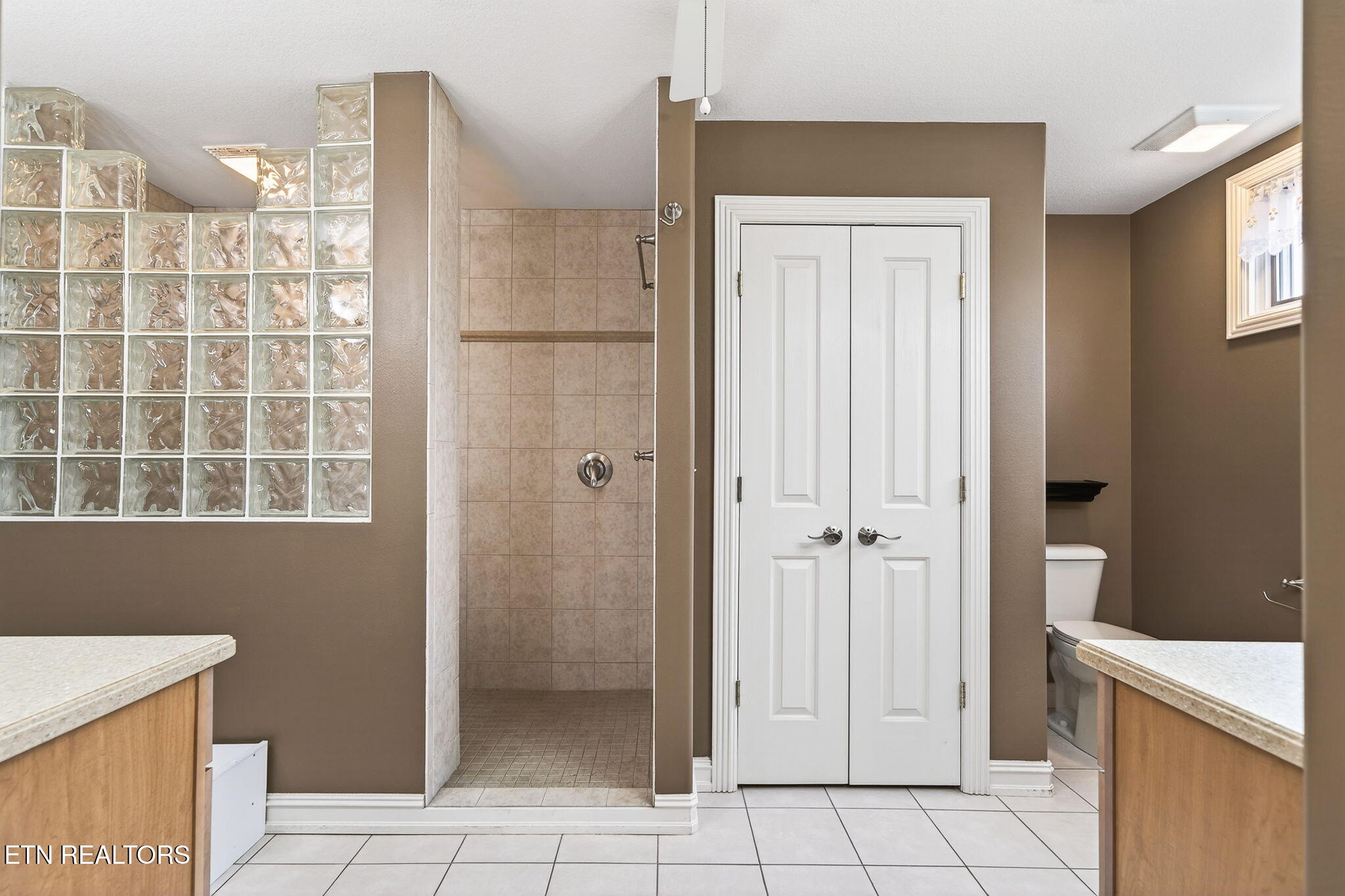122 Pineridge Loop Crossville, TN 38558 - Photo 32 of 58 Primary Bathroom