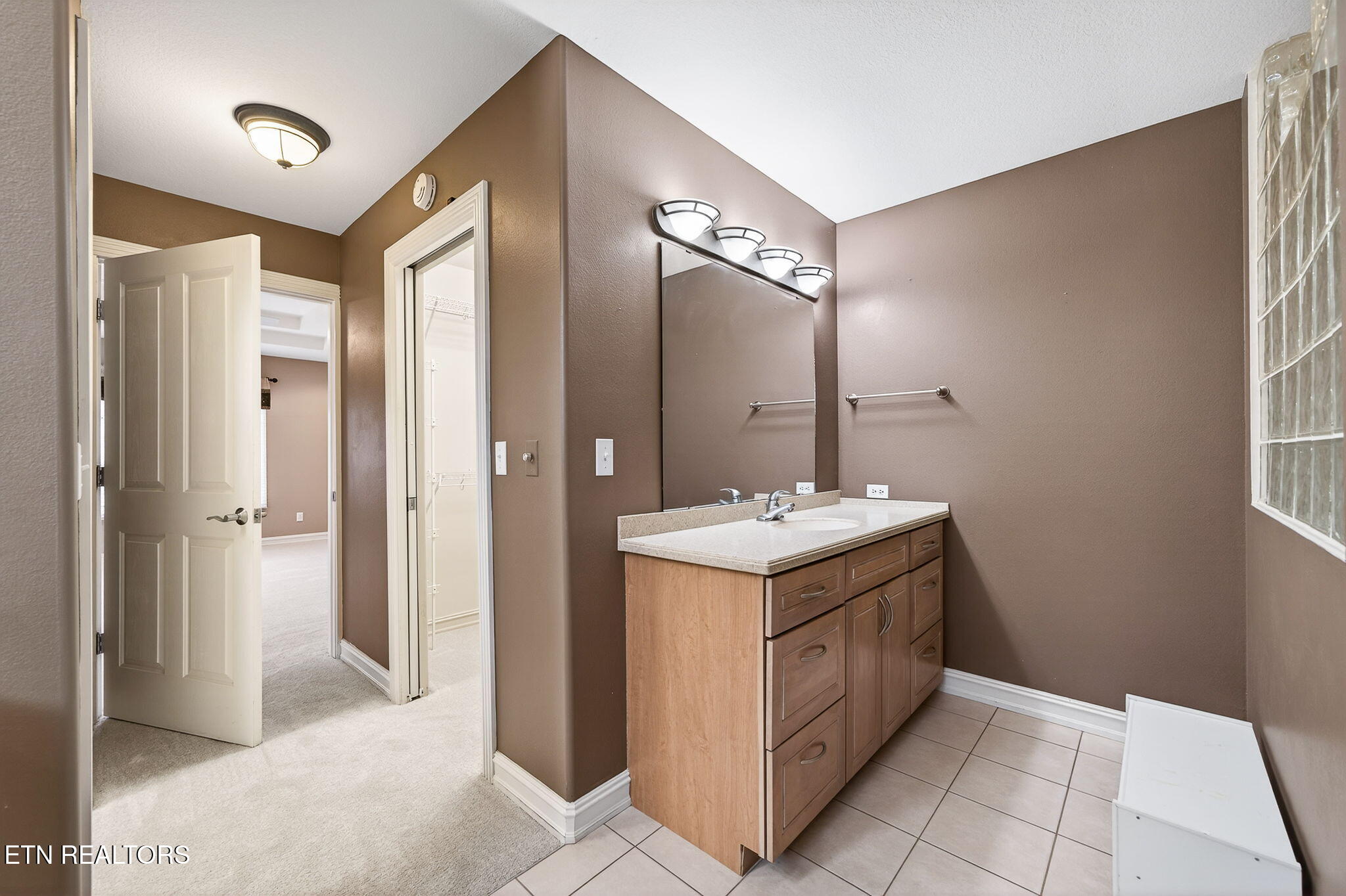 122 Pineridge Loop Crossville, TN 38558 - Photo 33 of 58 Primary Bathroom