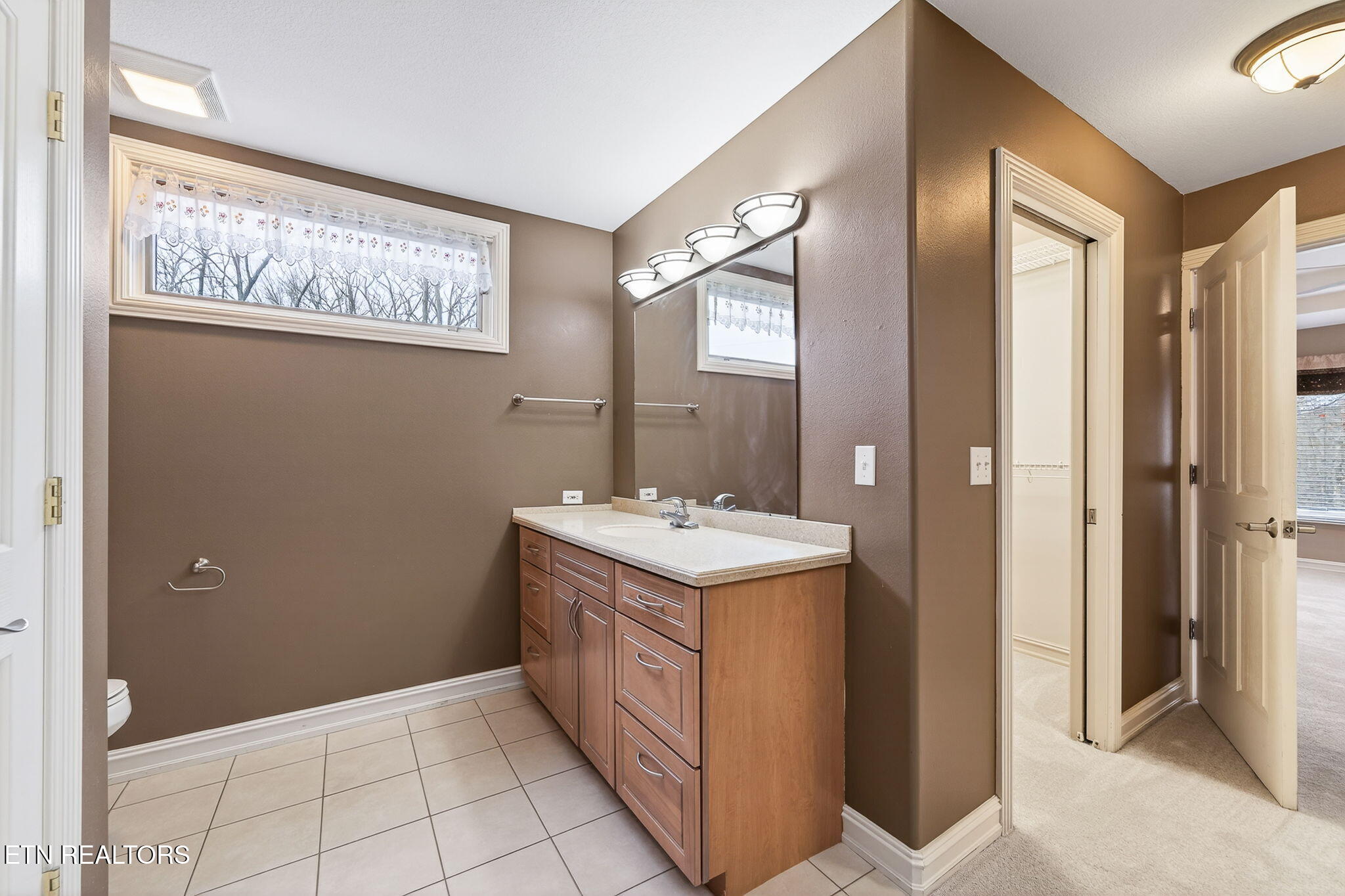 122 Pineridge Loop Crossville, TN 38558 - Photo 34 of 58 Primary Bathroom