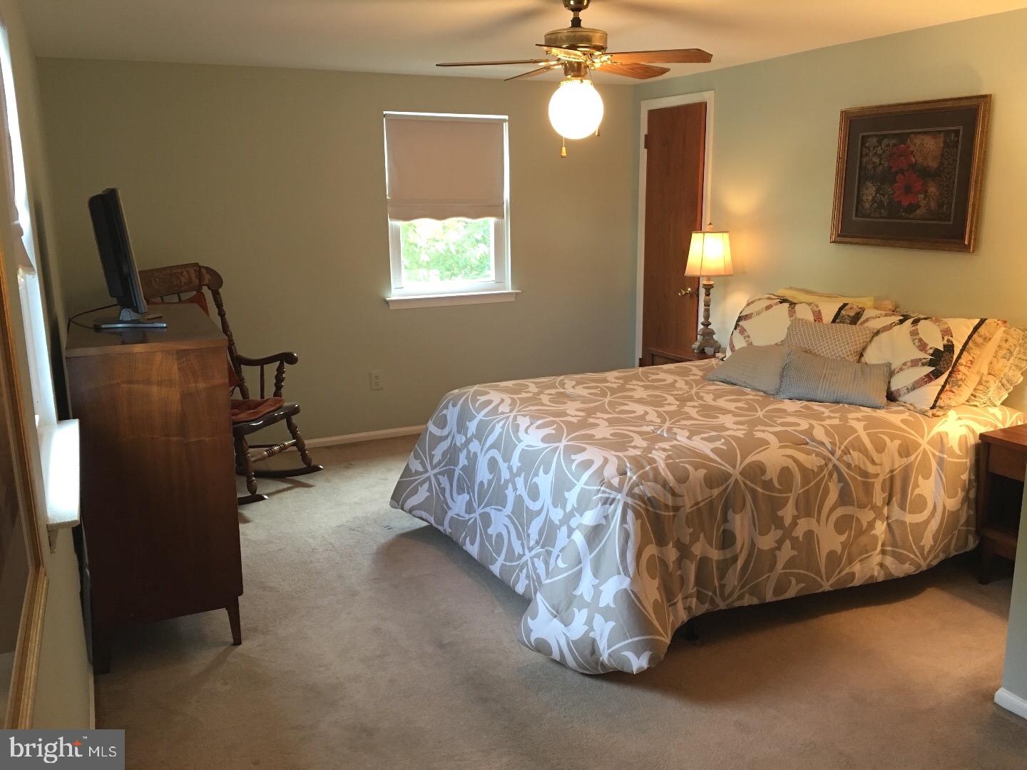 31 Colonial Circle Aston, PA 19014 - Photo 11 of 17 Bedroom - Main