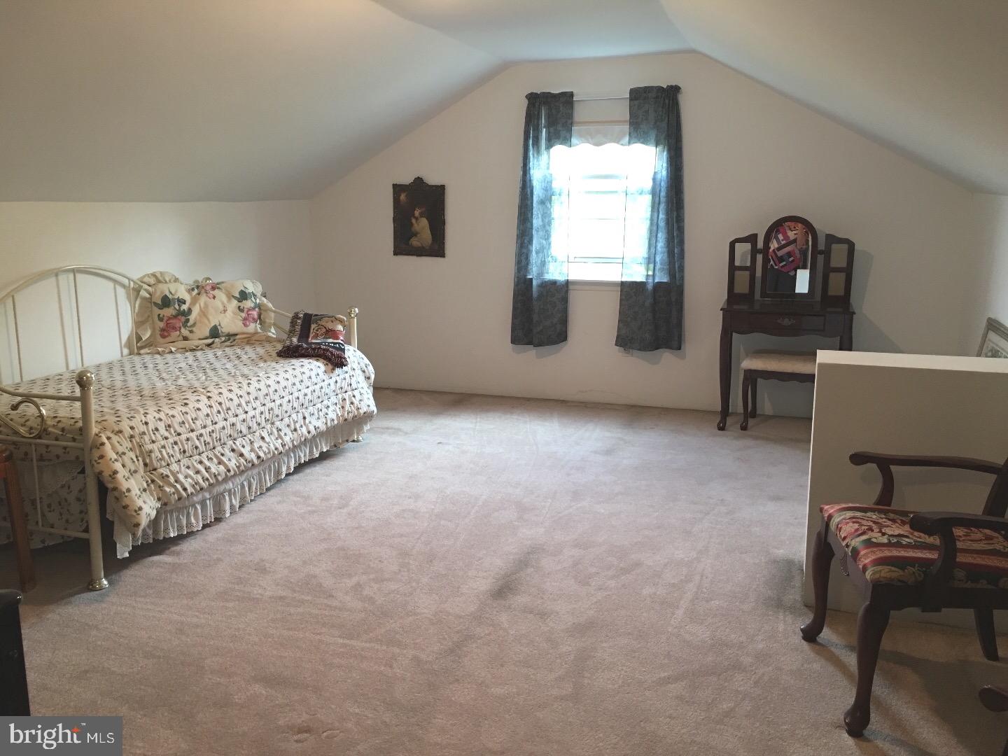31 Colonial Circle Aston, PA 19014 - Photo 15 of 17 Bedroom 3