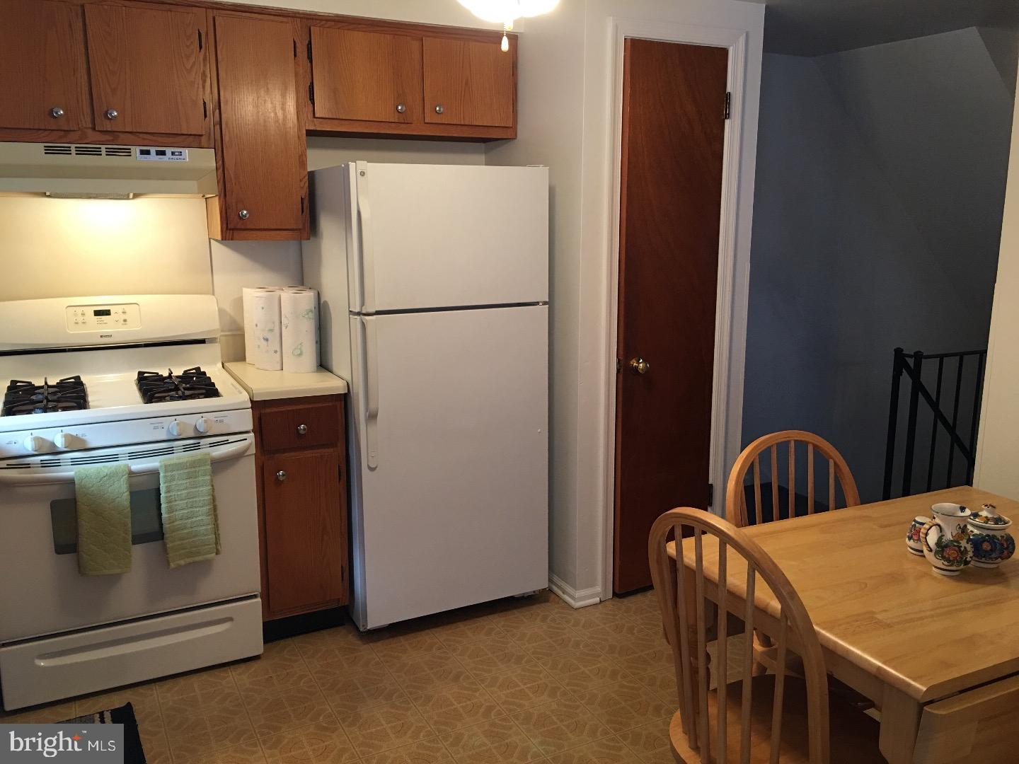31 Colonial Circle Aston, PA 19014 - Photo 6 of 17 Kitchen