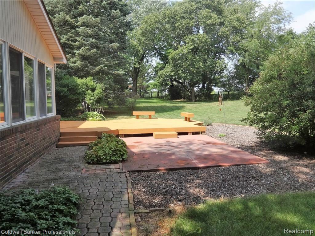 5065 Aintree Court Rochester, MI 48306 - Photo 49 of 59 5065 Aintree Ct_ Privacy to the north