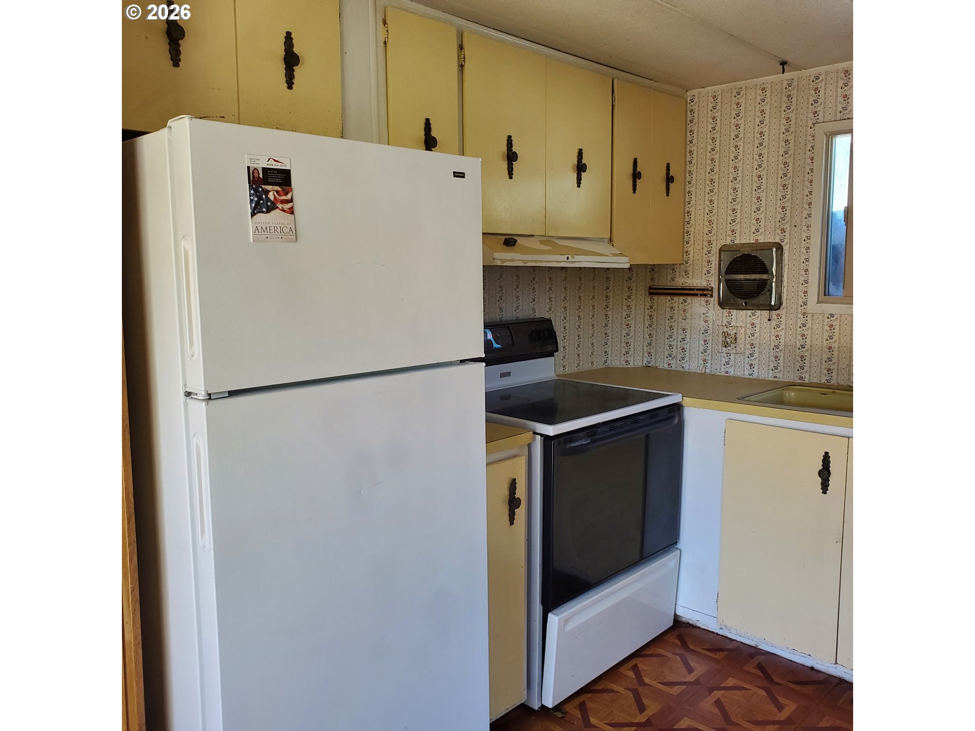 3950 Coburg Road, Unit 83 Eugene, OR 97408 - Photo 7 of 14 Kitchen