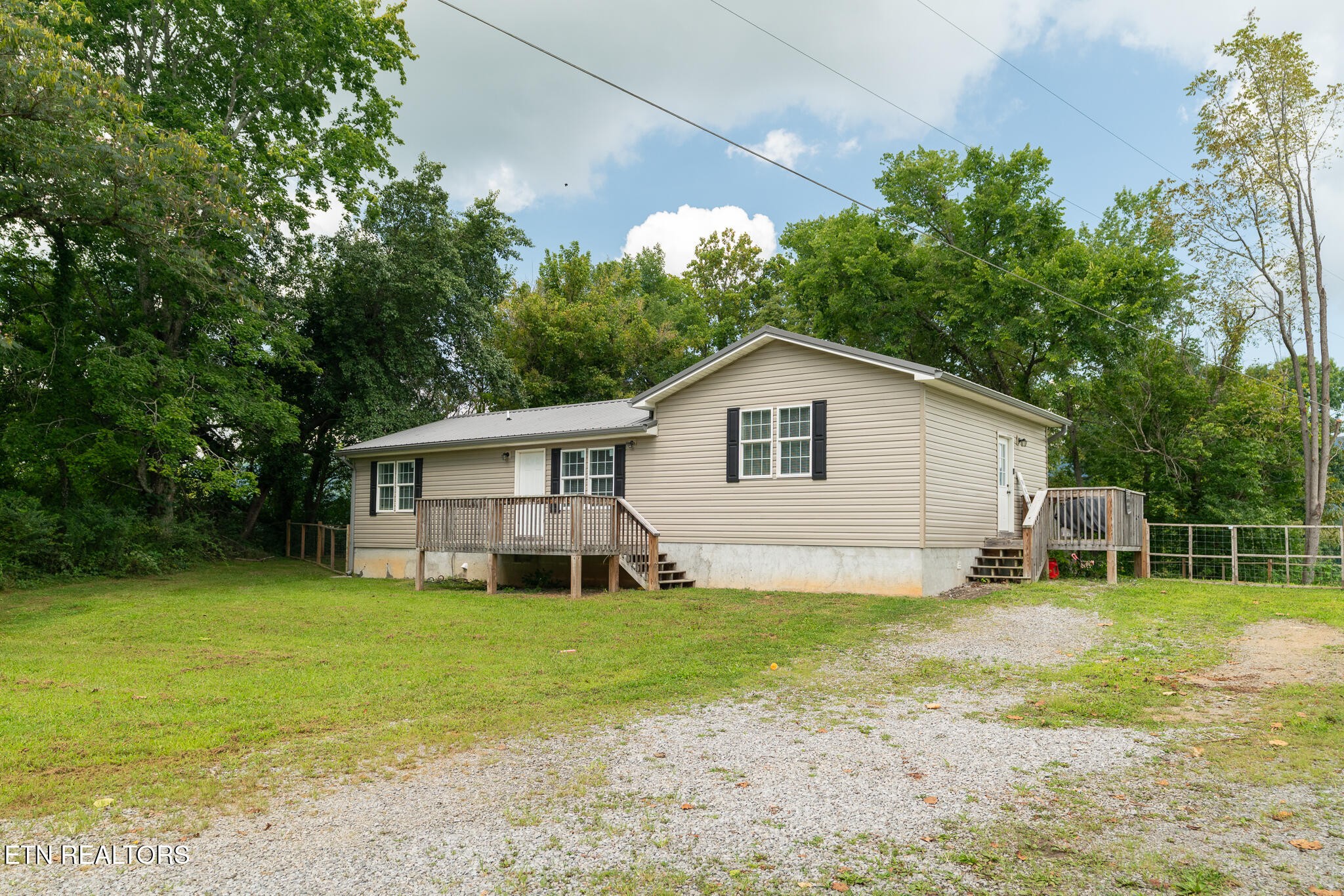 3406 Back Valley Road Speedwell, TN 37870 - Photo 1 of 33 Gallery Image 1