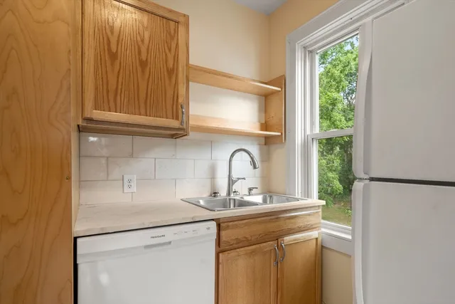 $1,950 | 41 Summer Street, Unit B, Kingston, MA 02364