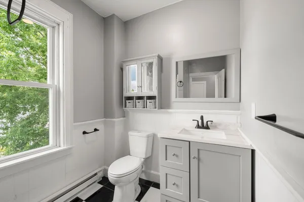 $1,950 | 41 Summer Street, Unit B, Kingston, MA 02364
