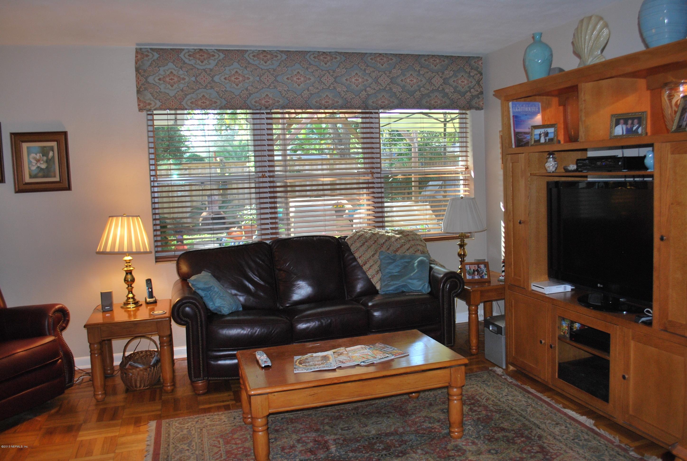 4754 Carlisle Road Jacksonville, FL 32210 - Photo 15 of 34 Living room