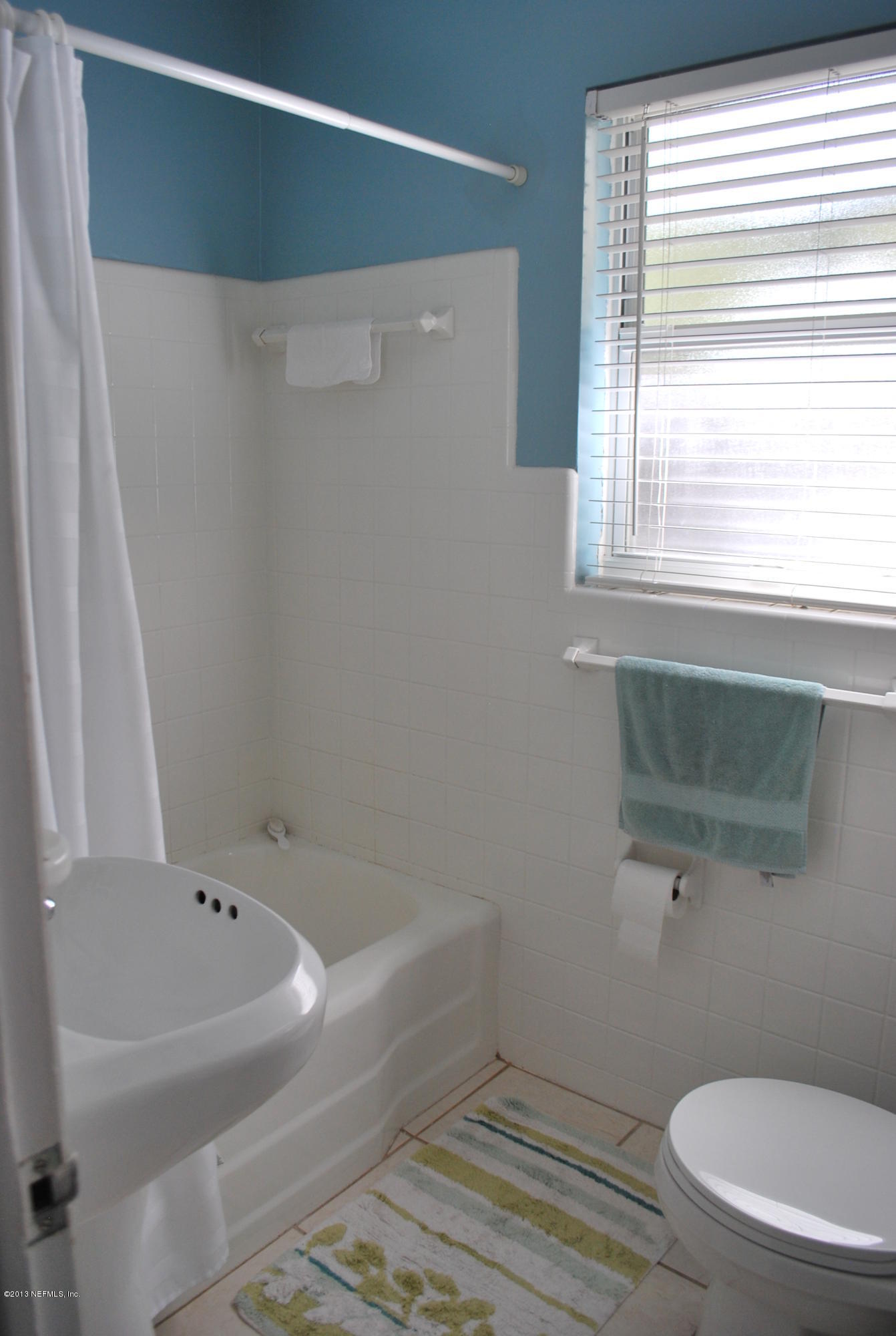4754 Carlisle Road Jacksonville, FL 32210 - Photo 23 of 34 hall bath tub