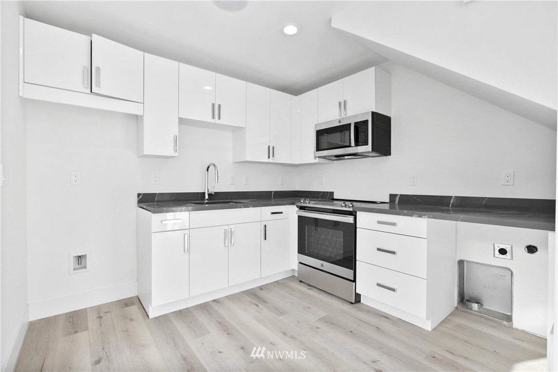3614 South Findlay Street, Unit C Seattle, WA 98118 - Photo 3 of 16