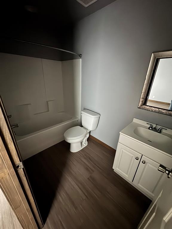 450 Derrs Chapel Road Italy, TX 76651 - Photo 8 of 13 Hall Bathroom