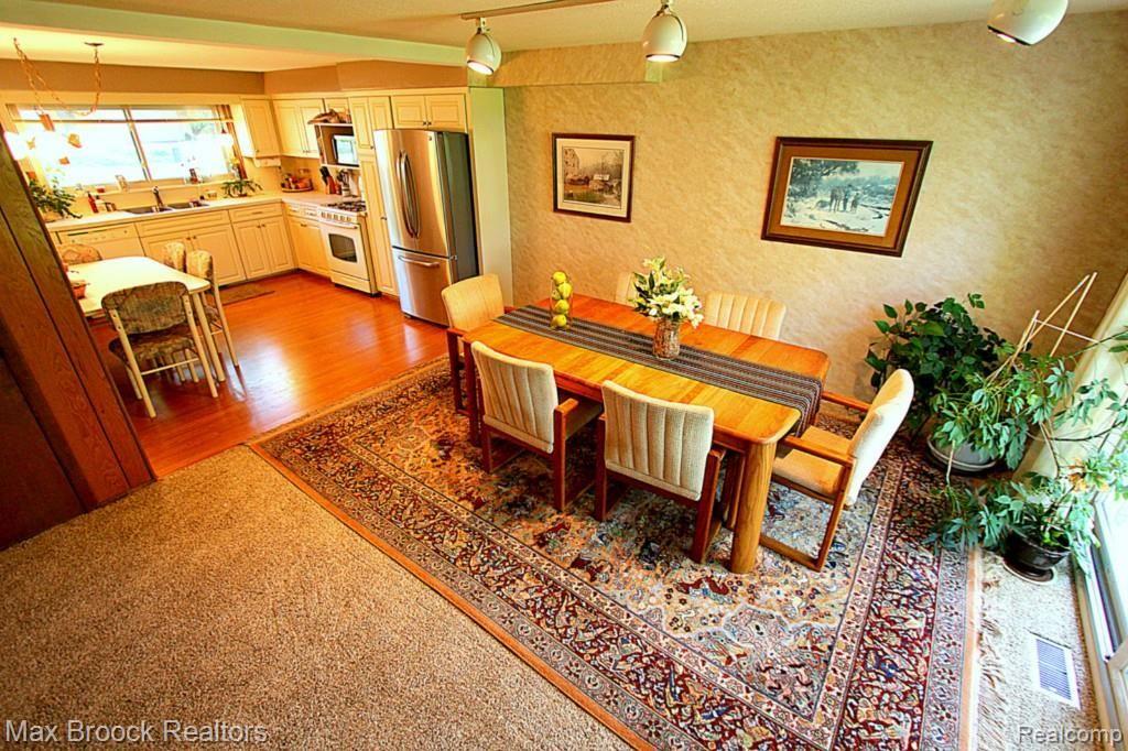 32316 Hearthstone Road Farmington, MI 48334 - Photo 6 of 20 **Light & bright kitchen and dining area**
