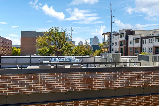 a picture of city view