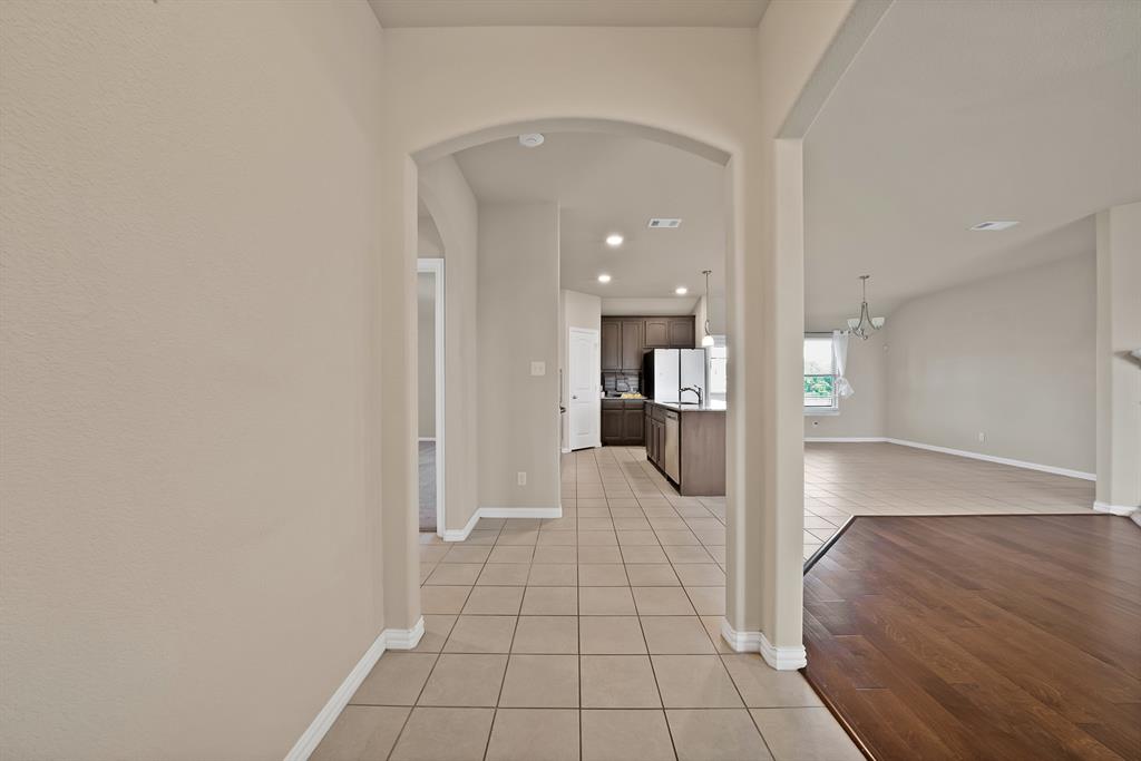 115 Springwood Ranch Loop Springtown, TX 76082 - Photo 3 of 25
