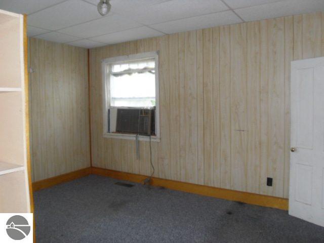 326 Garfield Road Traverse City, MI 49696 - Photo 9 of 14 1707352-8.JPG