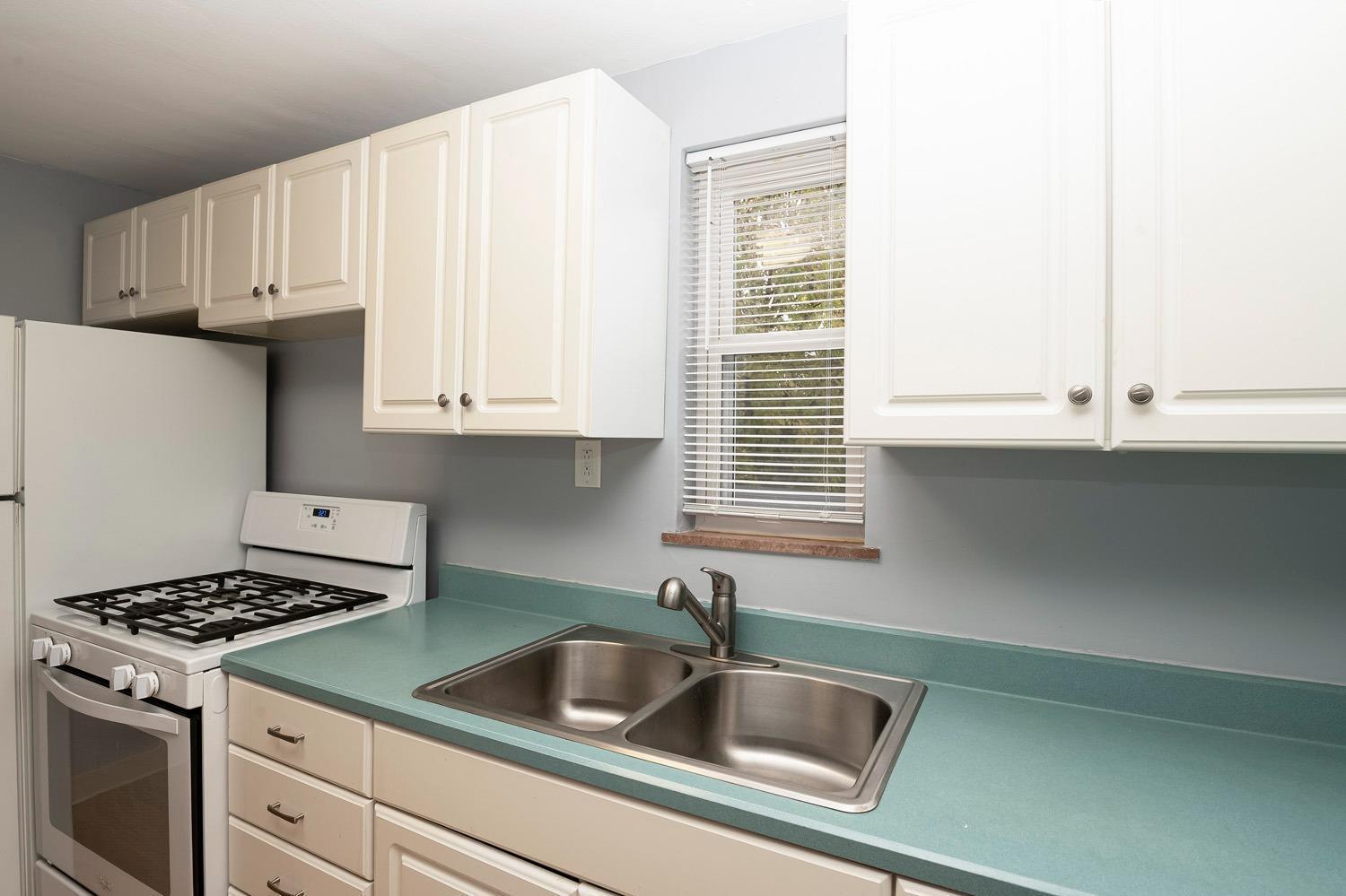 528 Roebling Road Cincinnati, OH 45238 - Photo 9 of 29