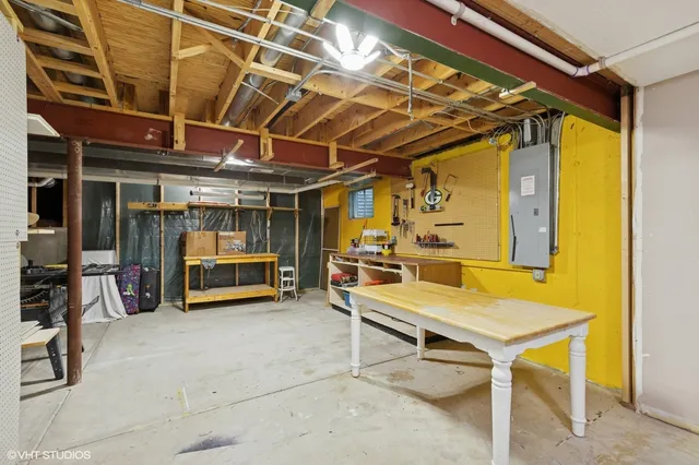 a view of an house with backyard and a garden