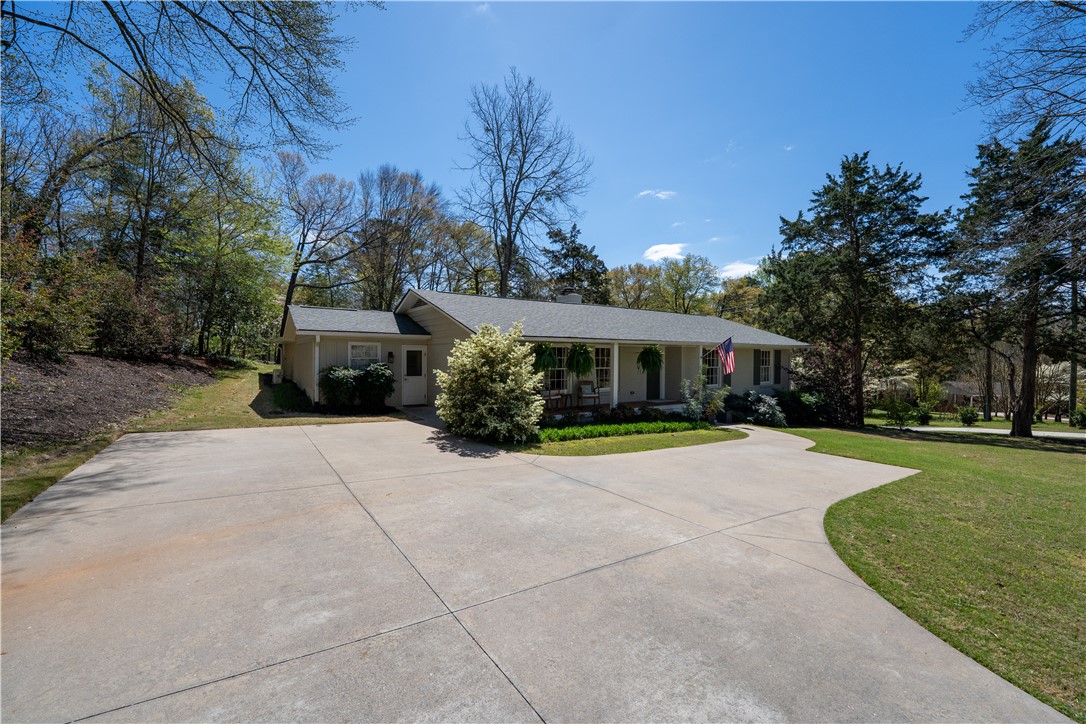 102 Robin Street Clemson, SC 29631 - Photo 2 of 43