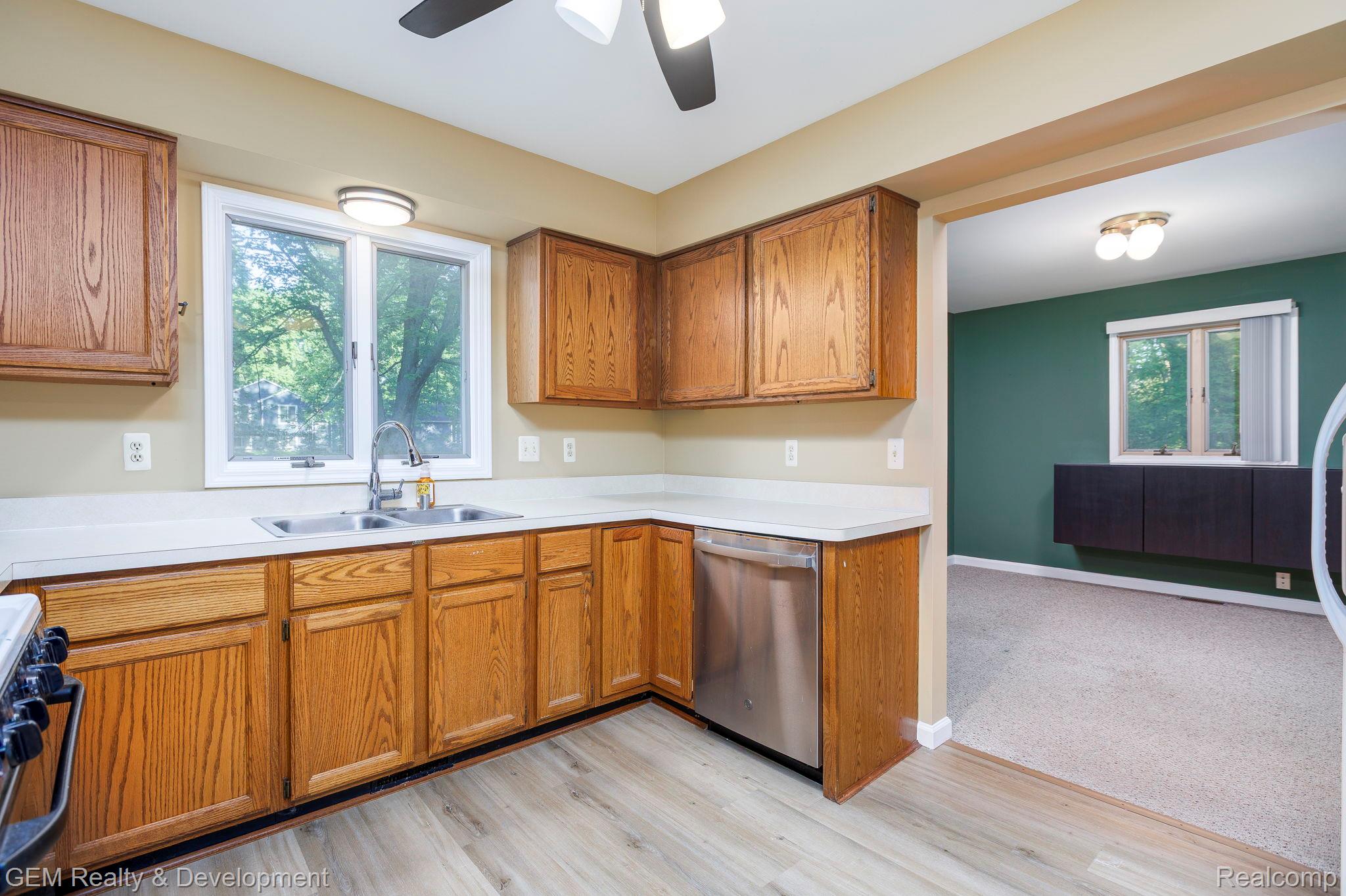 1111 Sarah Pinckney, MI 48169 - Photo 10 of 38 28-web-or-mls-1111 Sarah - Interior (7 of 21).jpg