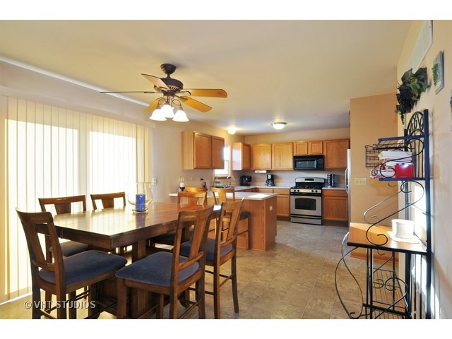 1913 Spring Ridge Drive Plainfield, IL 60586 - Photo 4 of 10 a dining room with furniture and window