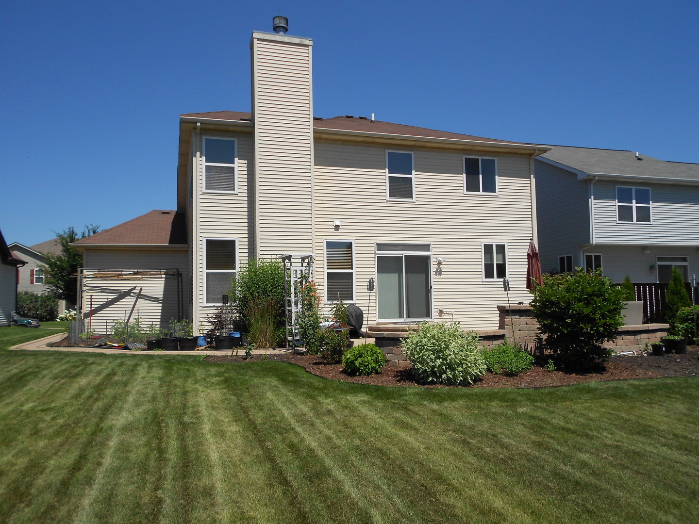 1721 Pin Oak Lane Elgin, IL 60120 - Photo 3 of 39 a front view of house with yard and green space
