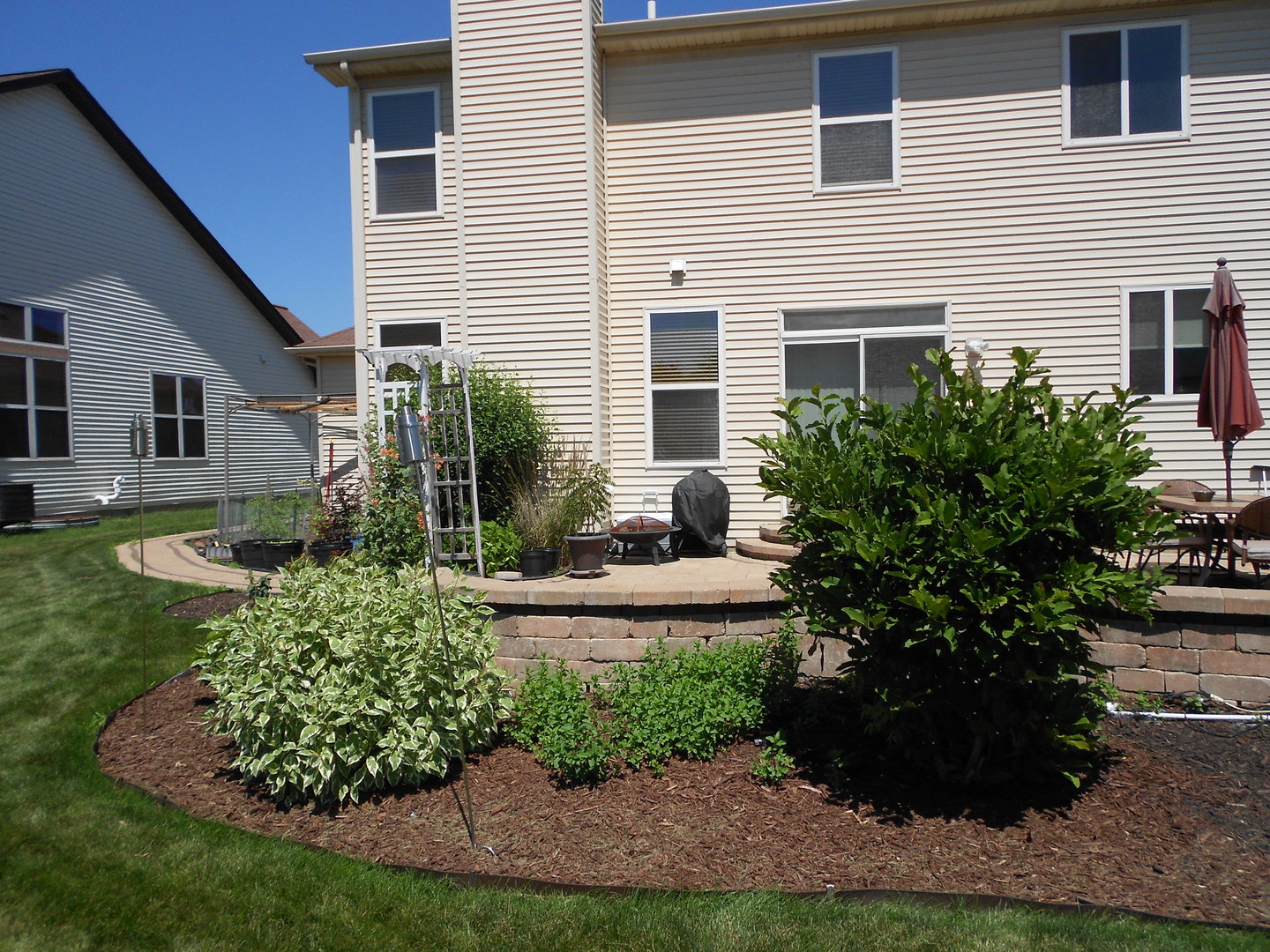 1721 Pin Oak Lane Elgin, IL 60120 - Photo 4 of 39 a view of a house with backyard and garden