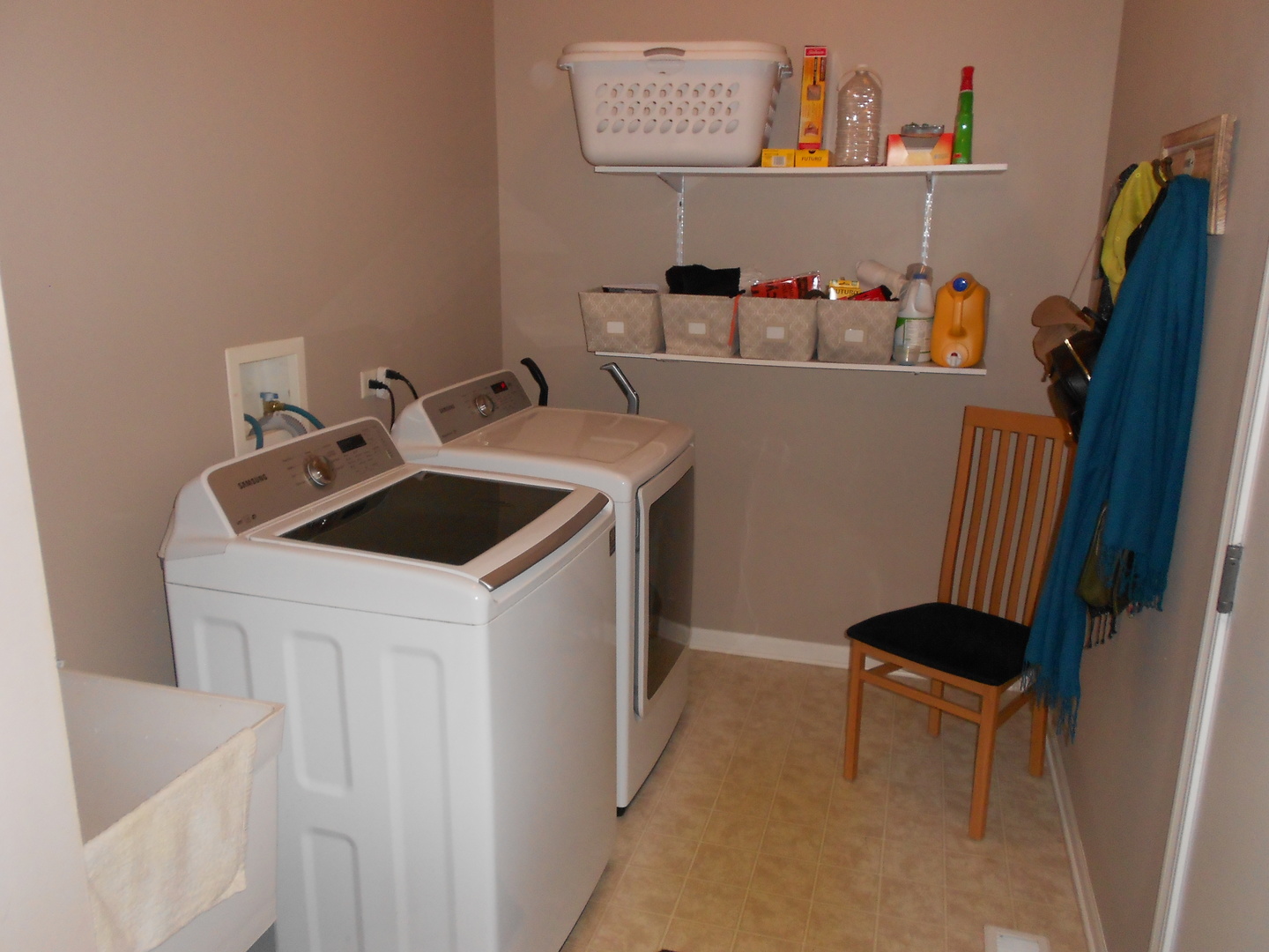1721 Pin Oak Lane Elgin, IL 60120 - Photo 35 of 39 a utility room with dryer and washer
